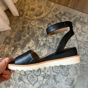 NWT Giani Bernini Memory Foam Sandal